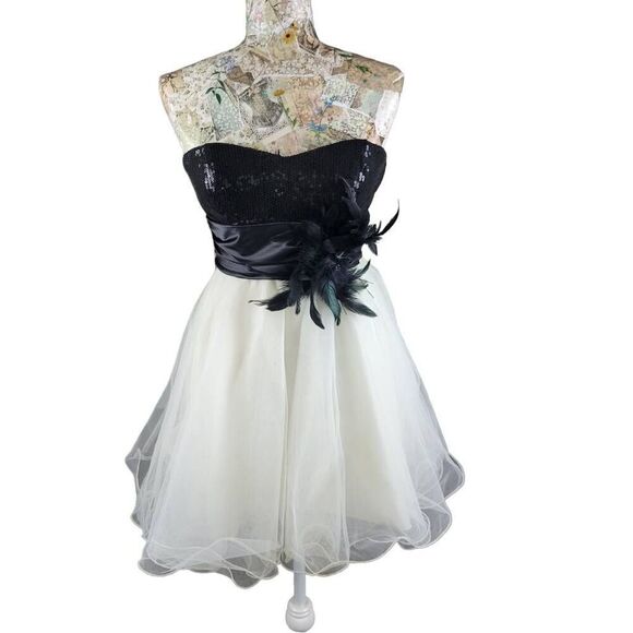 Formal Black & White Strapless Sequin Fluffy Sweetheart Mini Cocktail Dress - Picture 14 of 14